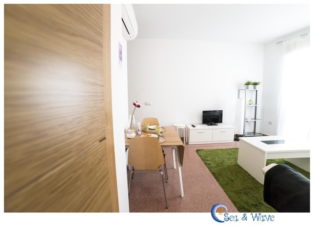 Sea & Wave La Finestra Apartment Малага Номер фото